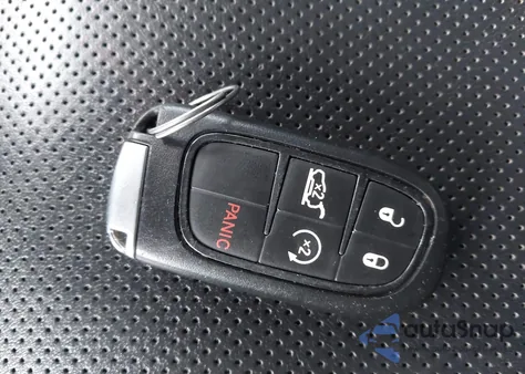 2019 Jeep Cherokee Limited 4X4 z USA, uszkodzony, nr VIN 1C4PJMDN8KD174371